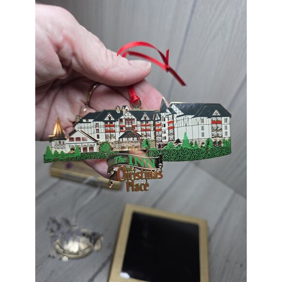 Charleston, SC ChemArt Horse drawn Carriage The Inn Christmas Place Ornament - Picture 12 of 15